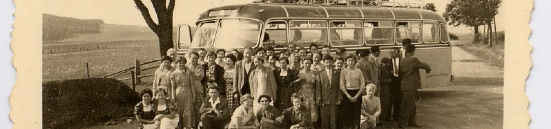 Reisegruppe aus vergangener Zeit