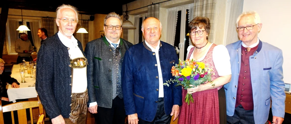 Die neue Vorstandschaft: Manfred Jande (Schatzmeister), Norbert Zehrer (Stellvertr.Vorsitzender), Christian Glas (Kreisvorsitzender), Sabine Karl (Schriftführerin), Manfred Karl (Stellvertr.Vorsitzender)