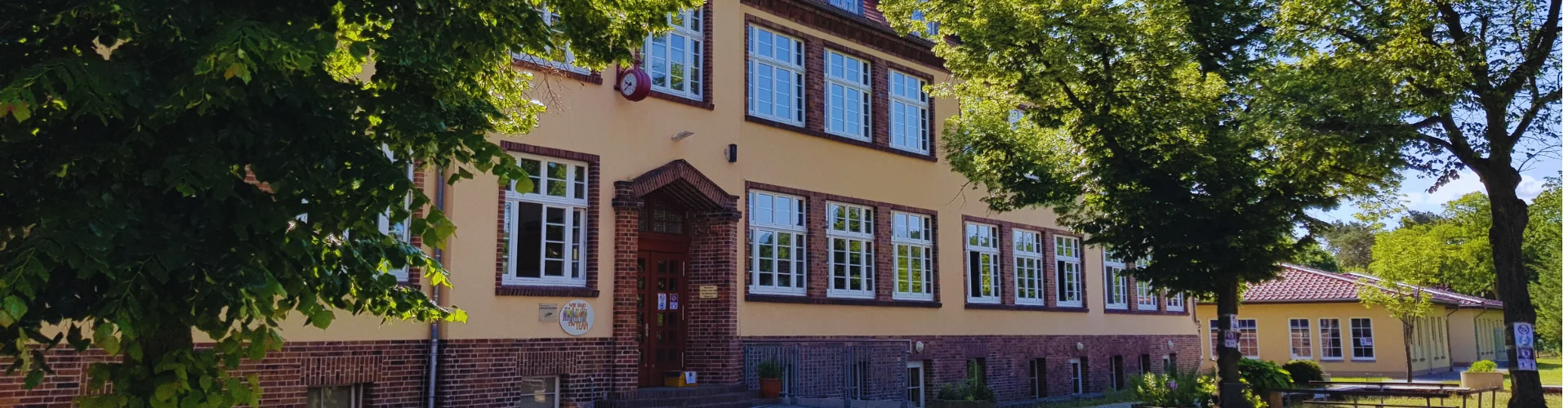 Comenius-Schule September 2022 vorne