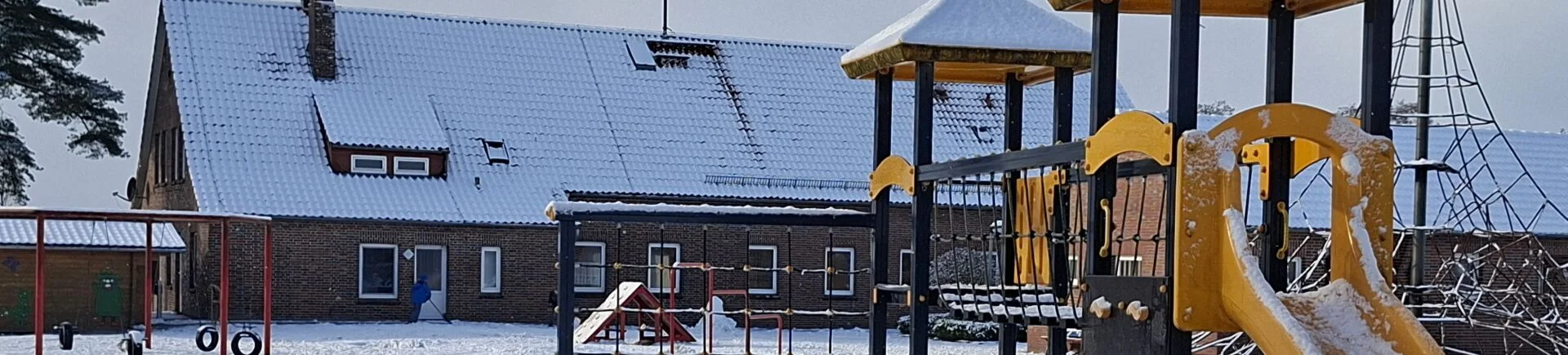 Schule im Winter