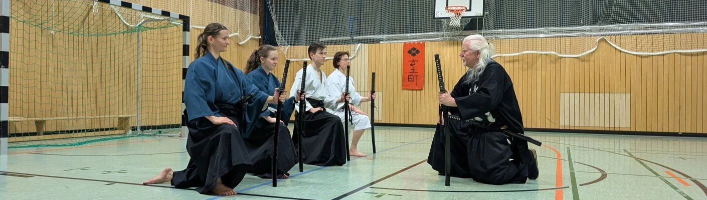 Aufstellung Kobudo-Kämpfer