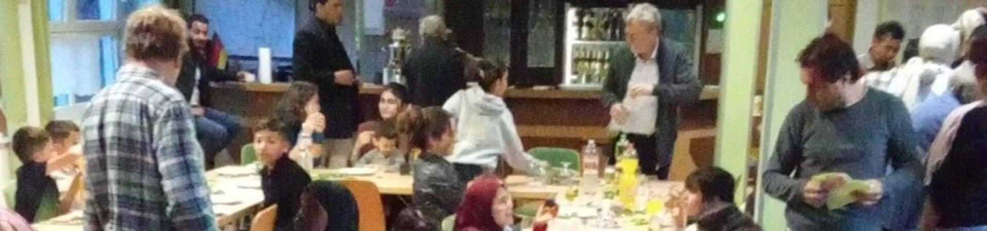 Treffen zum integrativen Essen im Vereinsheim der SG Grün-Weiß Hagenberg | zur Startseite