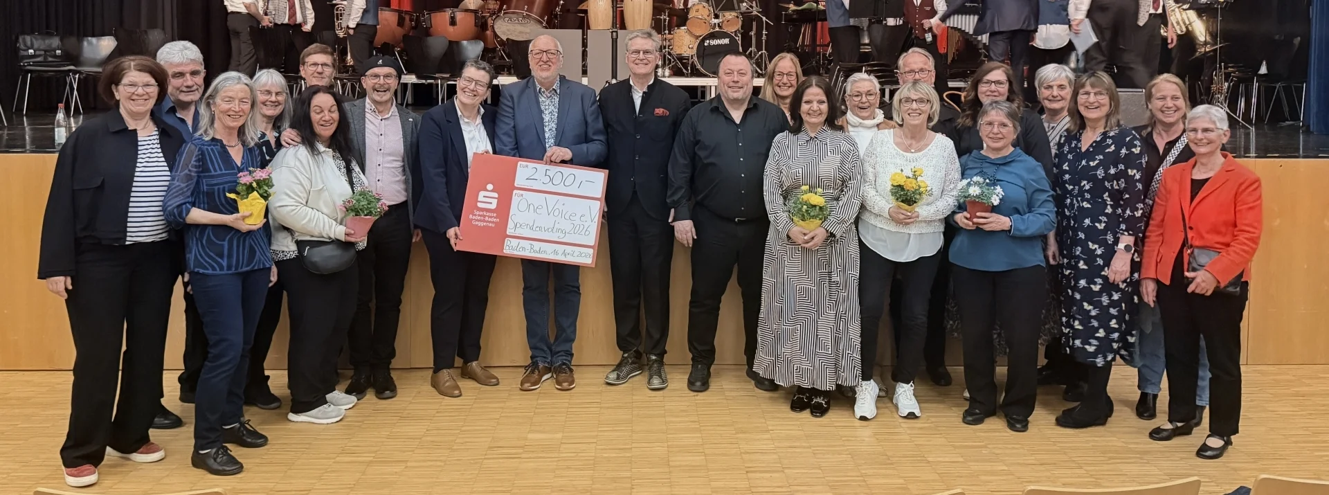 Preisübergabe des Spendenvotings an OneVoice