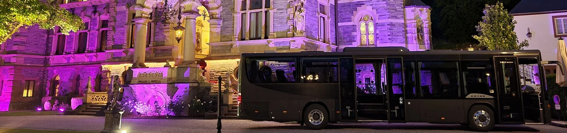 Ausflugsbus