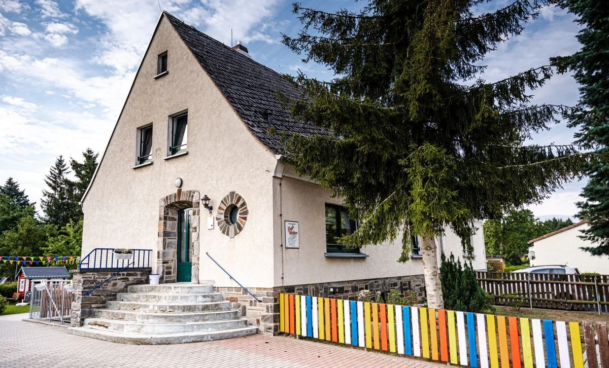 Kita Reuth Aussenansicht Eingang | zur Startseite