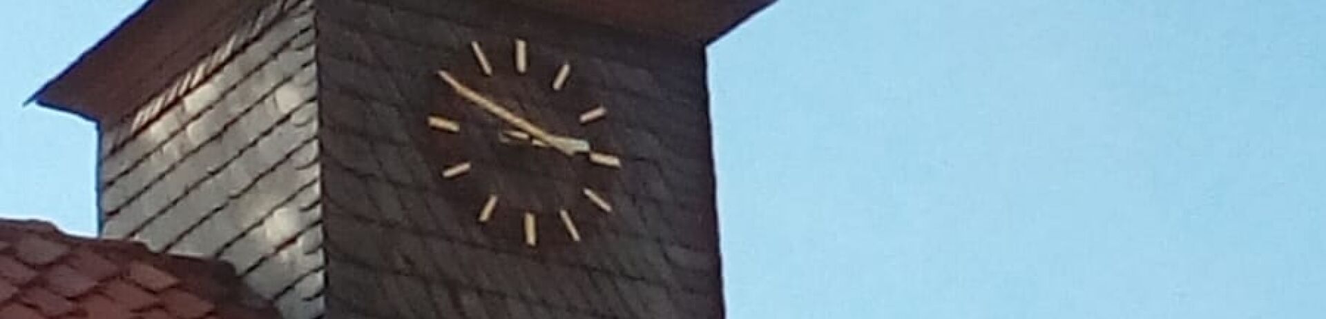 Turmuhr an der Grundschulle Ahrbergen | zur Startseite
