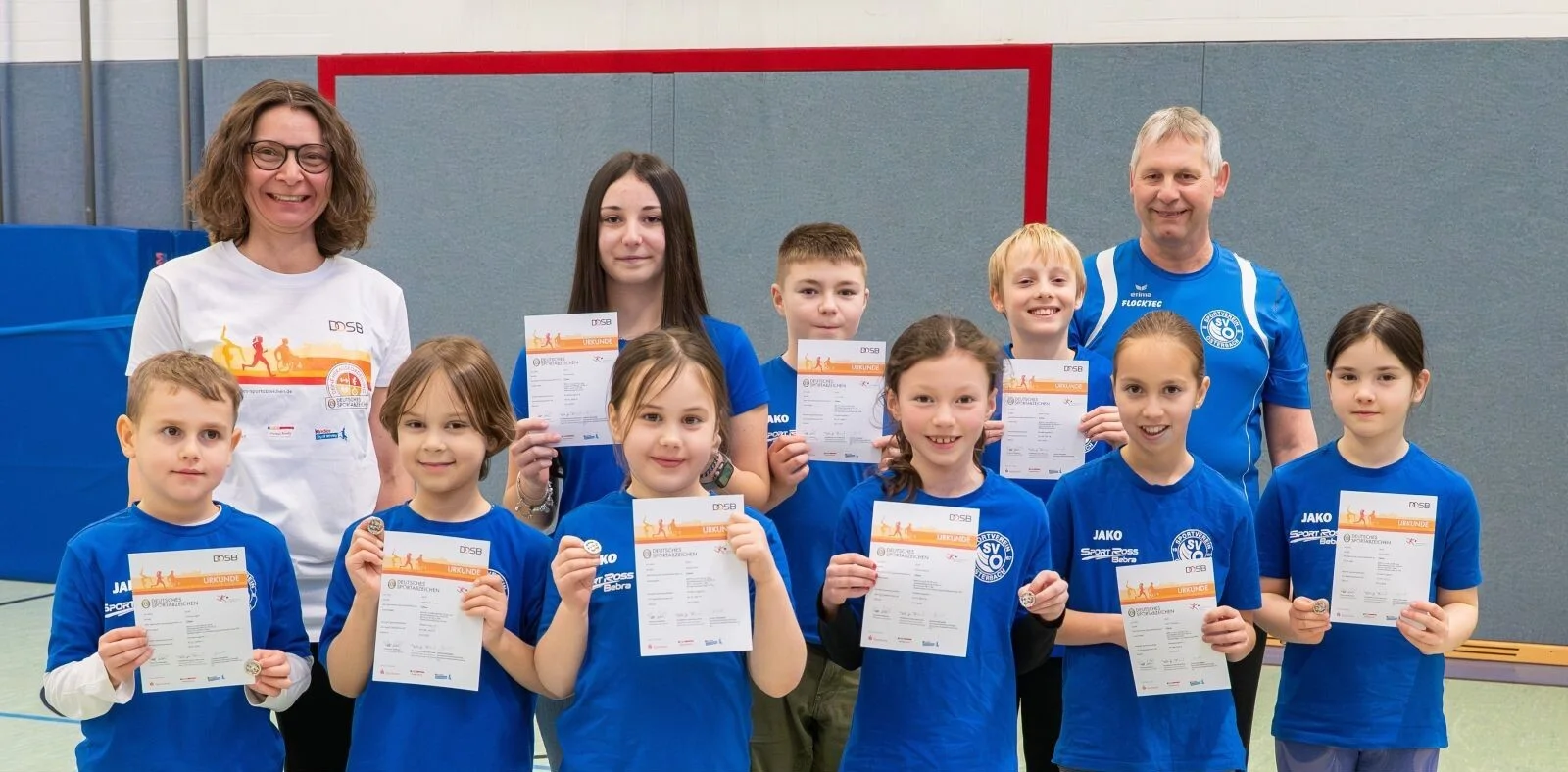 Hinten von links: Verena Reibeling, Emiliy Grün, Luca Grün, Noah Frank, Matthias Kambach. Vorne von links: Jannes Agel, Levent Knierim, Clara Fisch, Emma Storch, Lotta Hofmann, Enna Mark