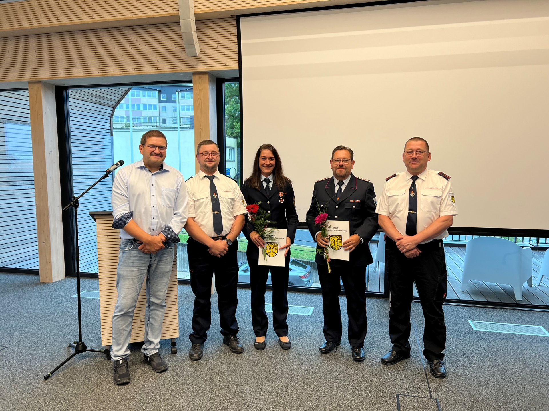 Ernennung Ehrenbeamter Andre Töpfer und Berufung Gruppenführerin Jana Greiner-Adam am 16.09.2024