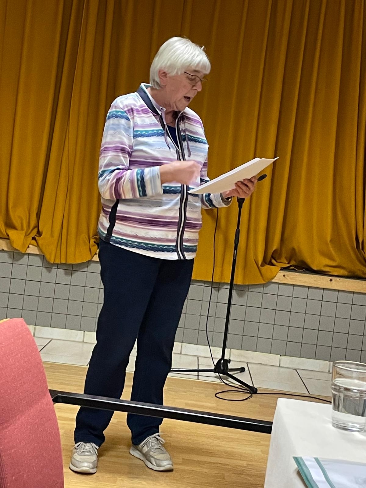 Hannelore liest plattdeutsche Geschichte vor