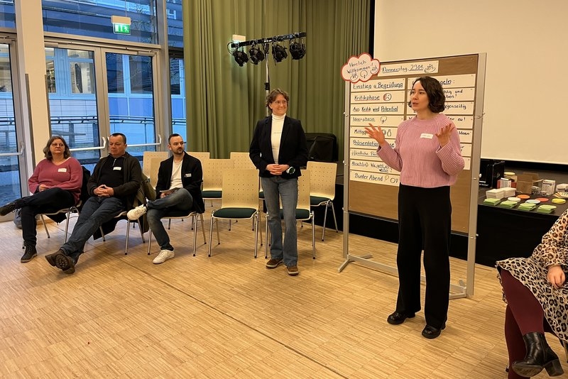 Die Hertie-Stiftung erklärt den Ablauf des Thementags