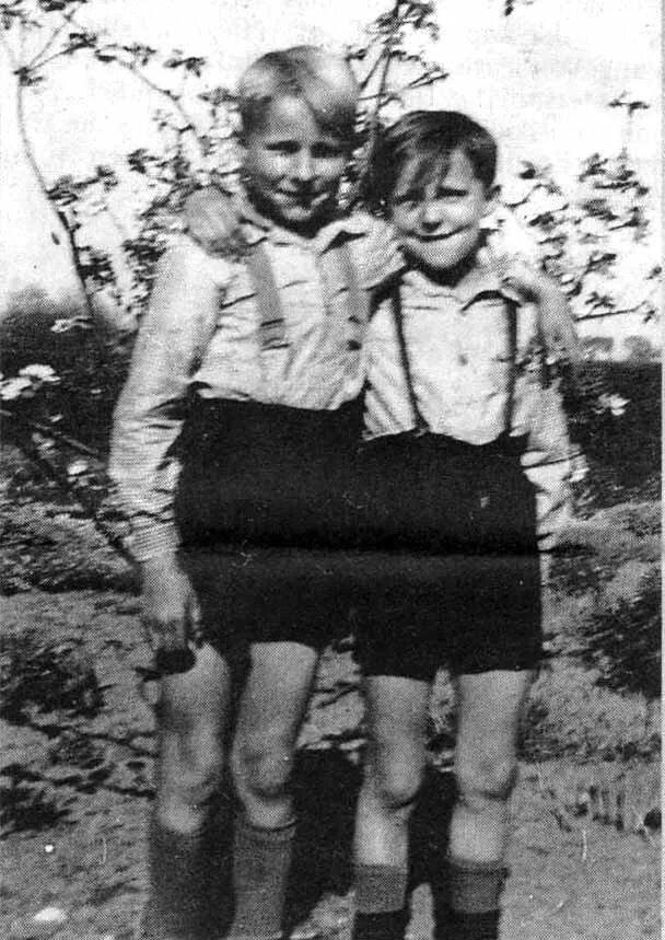 Ein Bild aus glücklicheren Kindheitstagen: Gerd Ehlert (li.) mit seinem Bruder Karl-Heinz Foto: Ehlert