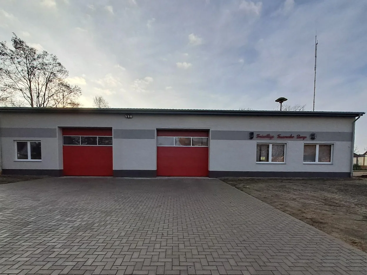 FWGHBerge-FrontbildvonStraße