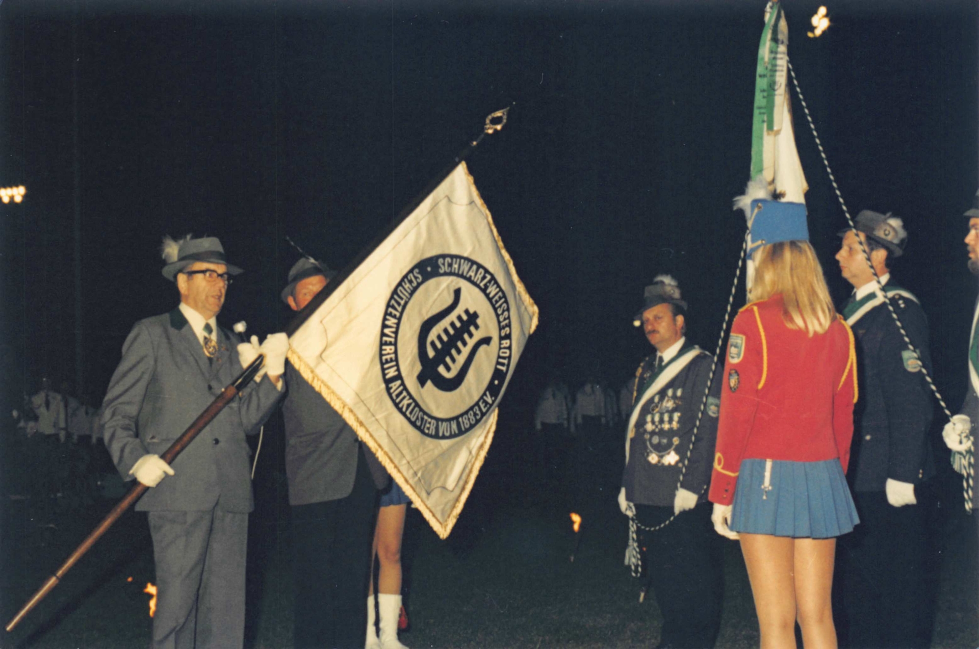 1975-Fahnenweihe S-W R (6)