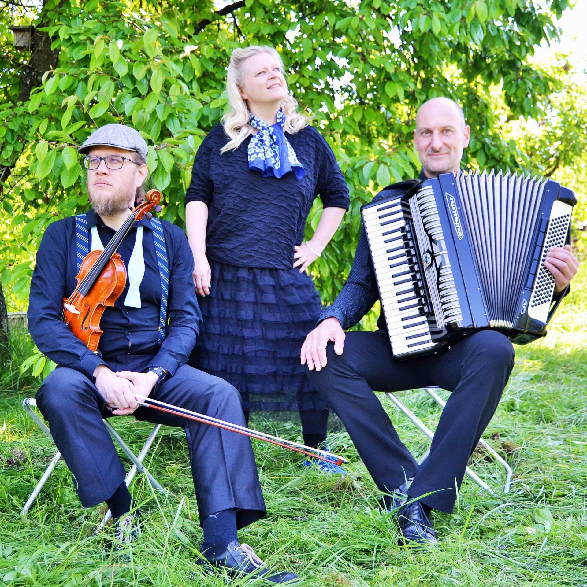 Die Band 'Uusikuu' bringt den nordischen Mittsommer mit Finntango und Swing nach Ratzeburg