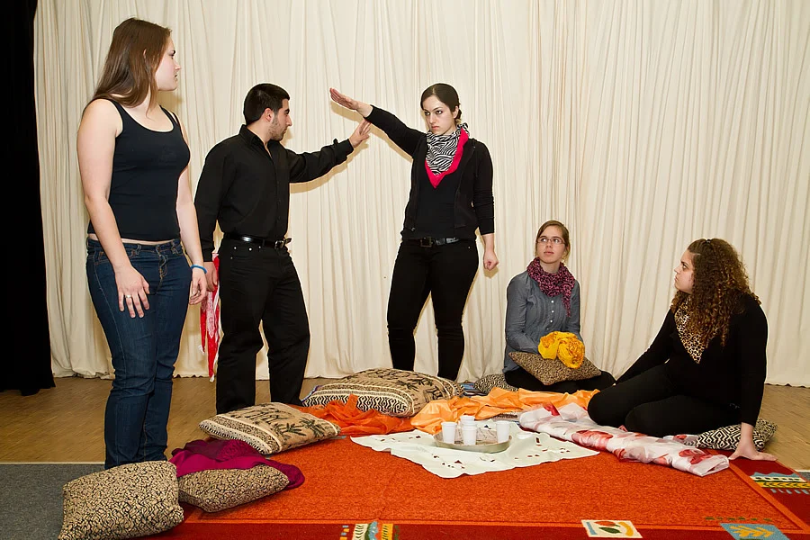 Im Sinne des Jugendtheaterprojektes 'BRANDMAL' aus dem Jahr 2010 plant der Verein Miteinander leben e.V. ein internationales Jugendprojekt mit 'Peshkar Productions' aus Oldham/England