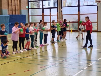 Foto zur Meldung: Handballprojekt in Kooperation mit der 