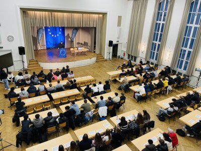 Simulation des Europaparlaments am Lessing-Gymnasium und Lessing-Berufskolleg: Ein Fest der Demokratie (Bild vergrößern)