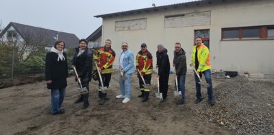 Spatenstich für den An-und Umbau des Feuerwehrgerätehauses in Obergröningen (Bild vergrößern)
