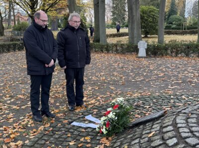 Dr. Philipp Wacker und Burkhard Schultz bei der Gedenkveranstaltung.
