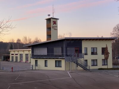 Das Feuerwehrgerätehaus Wilkau-Haßlau ist eine von 3 Notfallmeldestellen im Stadtgebiet. (Bild vergrößern)
