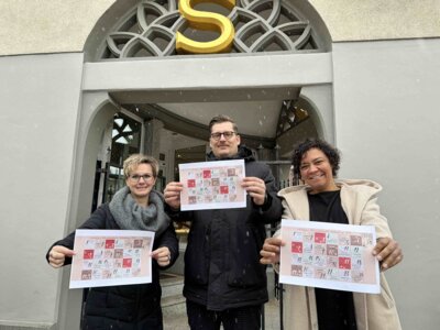 Freuen sich auf den lebendigen Adventskalender: Cornelia Eichler-Körtge (I), Michael Gans und Katja Javadi  I Foto: Martin Ferch (Bild vergrößern)