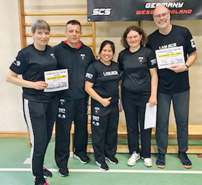 "Eskrima-Schüler" des TA bestehen ihre Prüfung