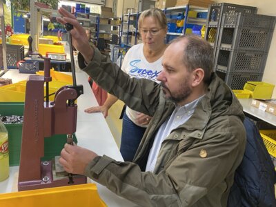 Bürgermeister der Gemeinde Bad Klosterlausnitz Herr Steinbrücker zu Besuch in den ASB Holzlandwerkstätten