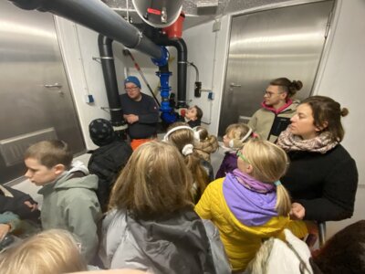 Foto von Stephan Gawlik - Schulkinder besichtigen den Wasserhochbehälter