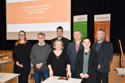 Fotos Pressestelle Kreisverwaltung/ Torsten Hoffgaard: Die Referenten des 30. Kreisheimatkundetages v.l.n.r.: Isabell Martin, Dr. Gert Wille, Dr. Sebastian Rick, Babette Weber (MVEE), Dr. Gerd Günther, Steffi Marschner und Ralf Uschner.