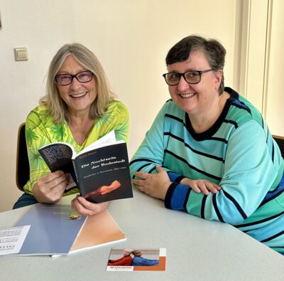 Im Gespräch: Pia Reuter (links) und Maria Decker. Foto: Ingrid Gundert für SOLWODI Alle abgebildeten Personen und die Fotografin sind mit der Veröffentlichung im Rahmen der Berichterstattung einverstanden.