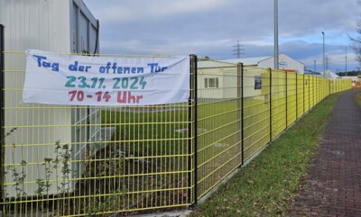 Zaun der neuen Geflüchtetenunterkunft in Lübben. Foto: Dörthe Ziemer (Bild vergrößern)