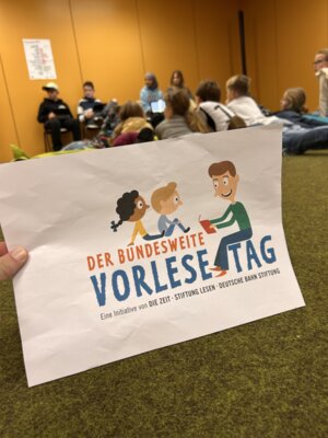 Die SKHM liest am Vorlesetag 2024 (Bild vergrößern)
