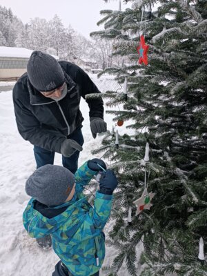 Foto zur Meldung: Schmuck für Hagengruber Weihnachtsbaum