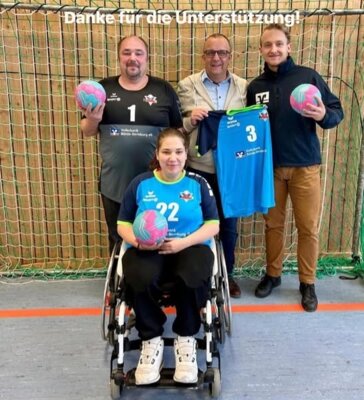 Meldung: Trikotsatz für die Rolli-Handballerinnen