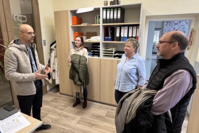 Bürgermeister besichtigt Sanierungsmaßnahmen an Schulen