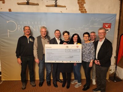Foto zur Meldung: Bürgermeister gratuliert den Sükower Einwohnern zum 3. Platz