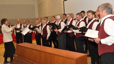 Gemeinsames Singen im Chor macht Spaß und große Freude. Das finden auch die Sängerfreunde Puschendorf mit Chorleiterin Andrea Cramer - und geben am 30. November ein großes Fest zum 75-jährigen Vereinsjubiläum.