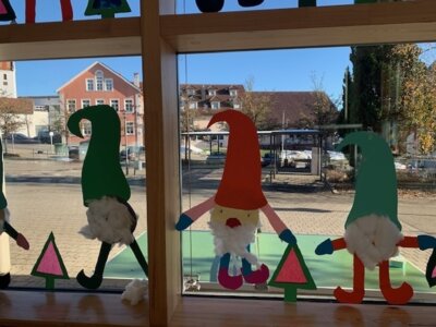 Meldung: Weihnachts-Basteltag der ganzen Schule