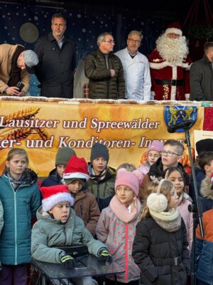 Eröffnung des Cottbuser Weihnachtsmarktes durch den Kinderchor der Bauhausschule