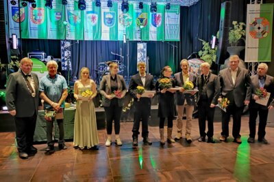 erfolgreiche Sportler 2024 - v.l.n.r. Präsident Gerd Hamm, Günter Hettig, Finja Schlünz, Romy Gramowski, Alexander Haug-Pentzlin, Bianca Bade, Peter Schulz, Vizepräsident Bogen Ulrich Schmetjen, Mike Stöcker, Holger Westphal