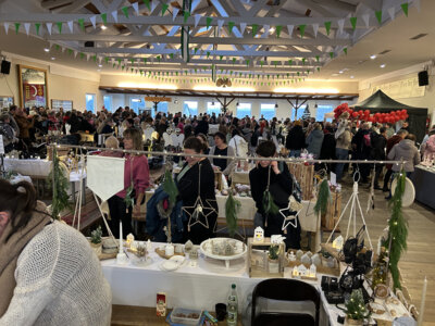 Großer Weihnachtsmarkt mit Marktwette