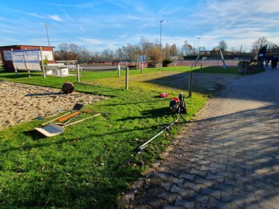 Foto zur Meldung: Arbeitseinsatz auf der Sportanlage des TSV Kirchdorf ...