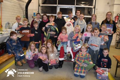 Foto zur Meldung: Gemeinsame Weihnachtsfeier von Jugendfeuerwehr und Einsatzabteilung