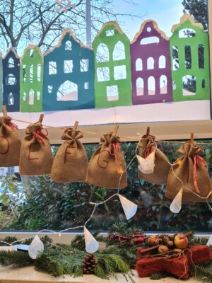 Adventsstimmung in allen Klassen (Bild vergrößern)
