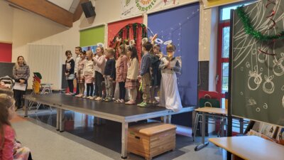 Meldung: Festliche Weihnachtsfeier in der Schule