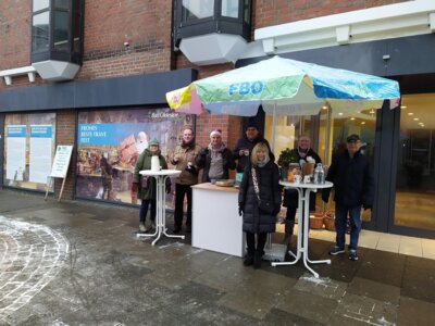 Infostand zum Nikolaus am 7. 12. (Bild vergrößern)