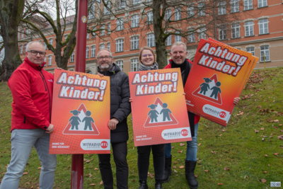 "Achtung Kinder!" Hit-Radio RTL Plakataktion (Bild vergrößern)