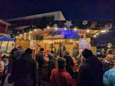 Feuerwehrverein Brockwitz e.V. und Feuerwehr Coswig auf der Coswiger Sterne-Weihnacht (Bild vergr&ouml;&szlig;ern)