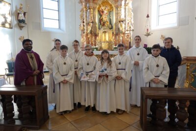 Foto zur Meldung: Erster Adventssonntag mit Chormitgliederehrung und Ministrantenverabschiedung am 01.12.2024