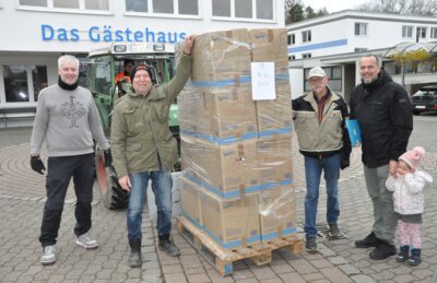 2245 Wehnachtspäckchen für rumänische Kinder gehen von Puschendorf auf die Reise in den Osten Europas.